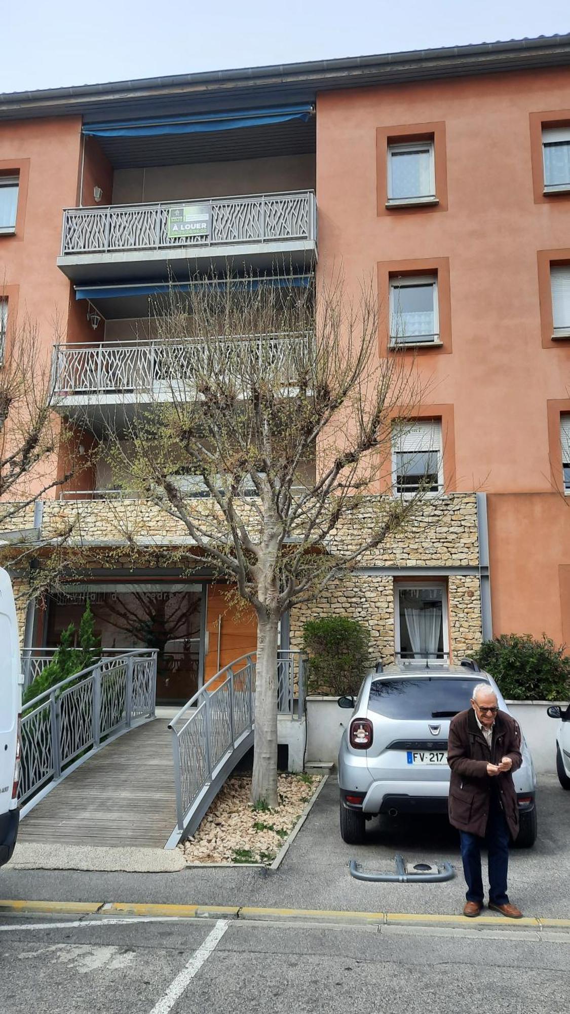 Les Romarins, Impeccable Et Son Parking Prive Nyons